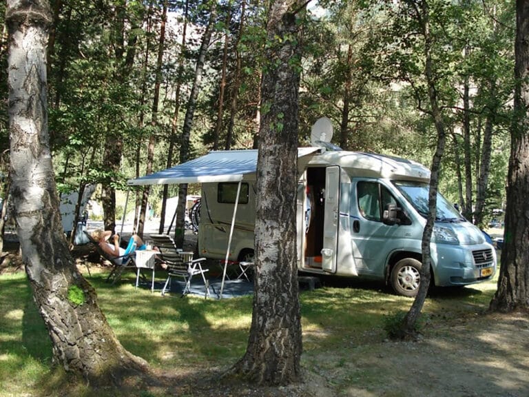 Emplacement caravane et camping-car au Camping Lou Draou